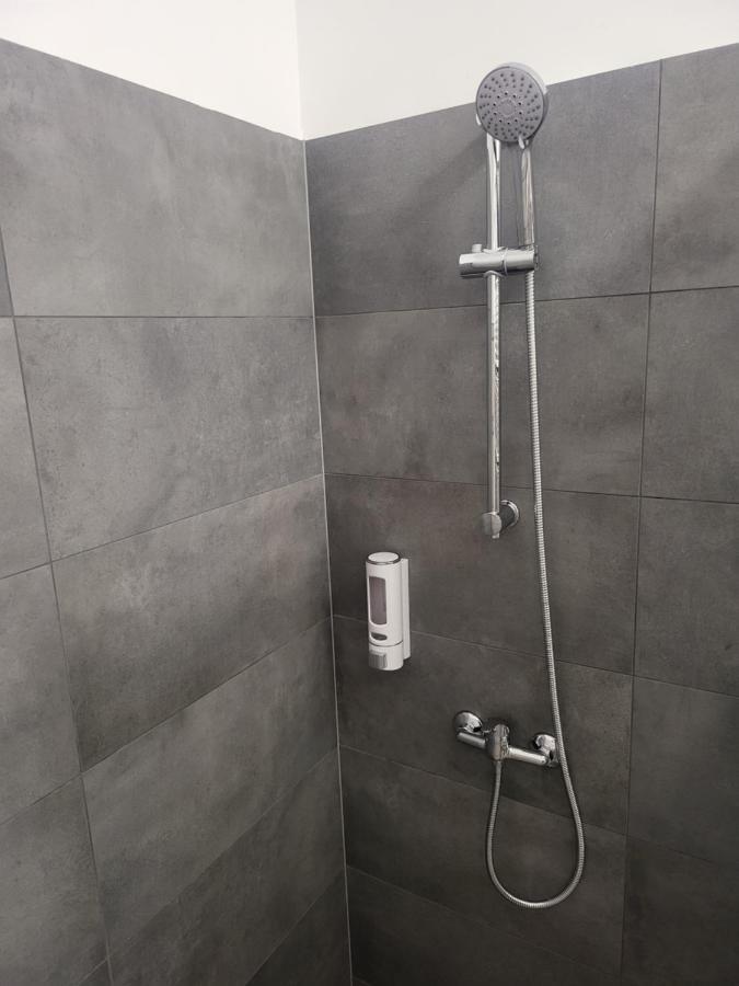 Rooms4Rest Wiertnicza - Private Rooms For Tourists - Atr Consulting Sp, Z O,O, Warschau Exterior foto